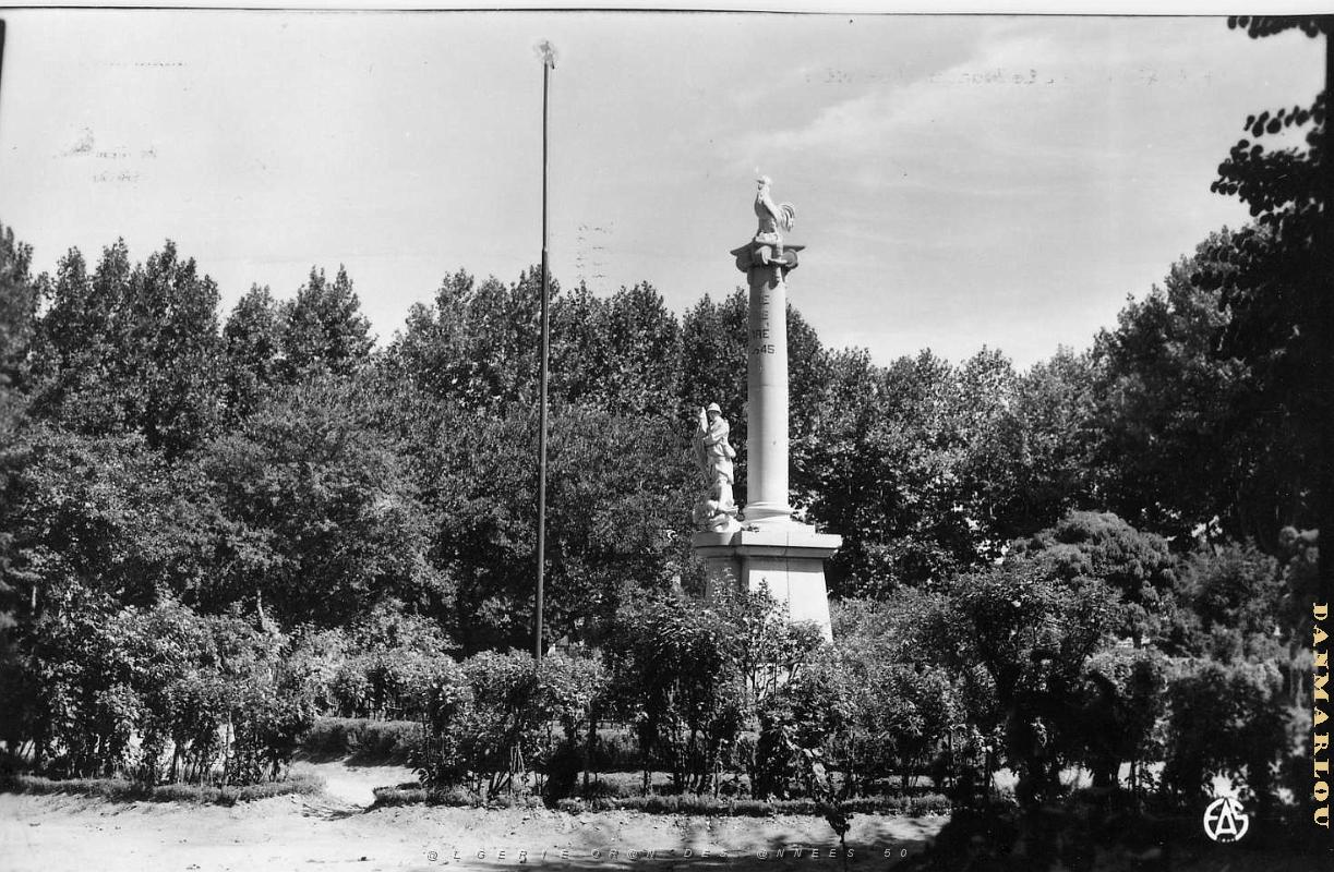 Tiaret 509- Monument aux morts COLLECTION DES AMIS DE ND DE SANTA CRUZ.jpg